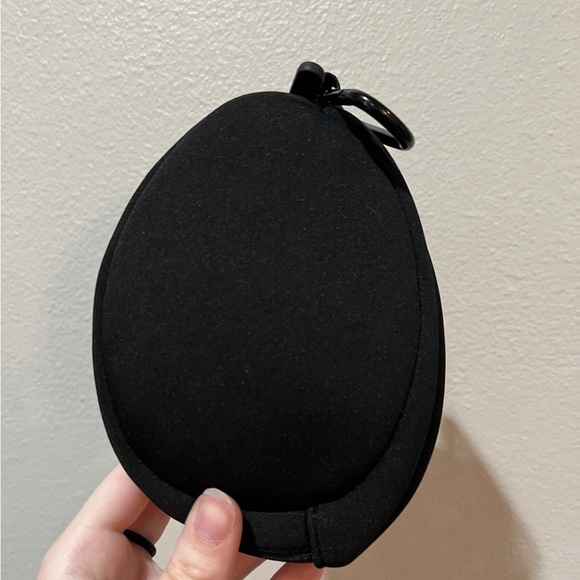 Beats black small headphone case with clip. - Picture 3 of 7